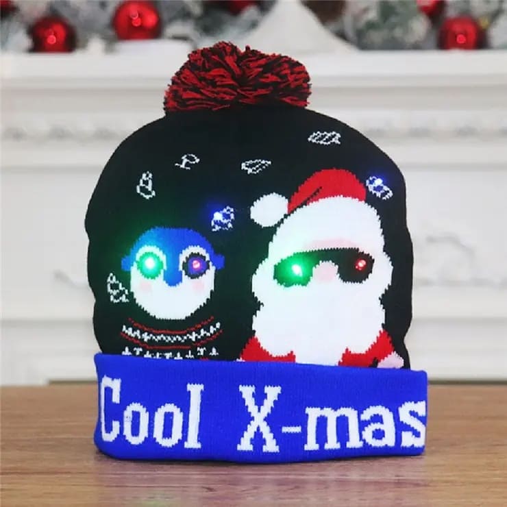 Зимова шапка з помпоном, що світиться Різдвом з LED лампочками - COOL X-MAS