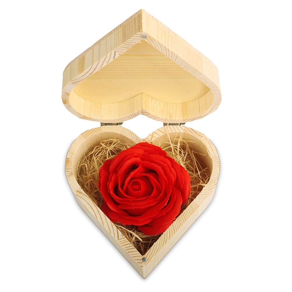 Мильні троянди в дерев'яній коробці у формі серця