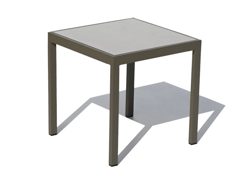 Невеликий зручний алюмінієвий столик Luxurio Damian мінімалістичного дизайну