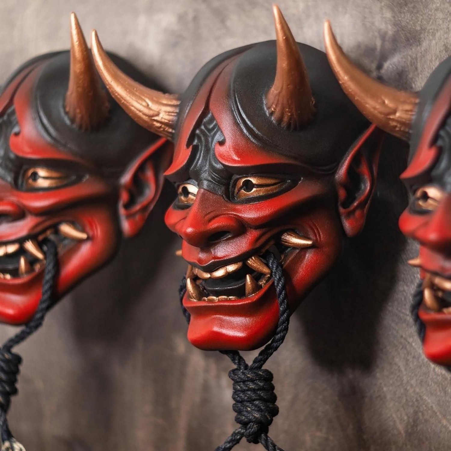 маска голови демона на Хелловін - японський мотив