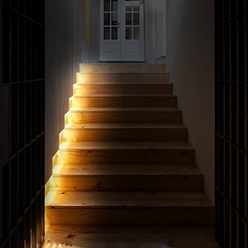 орієнтаційне світло на сходах вела смуга
