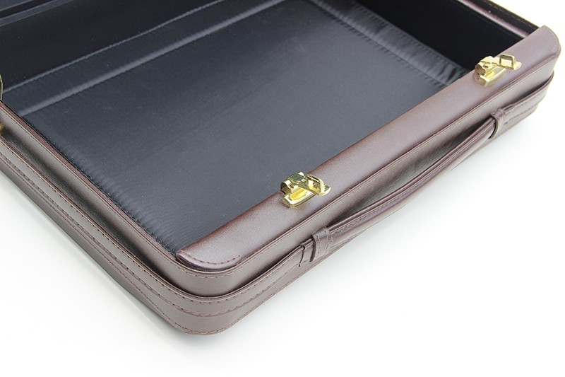шкіряна валіза для ноутбука і ноутбука