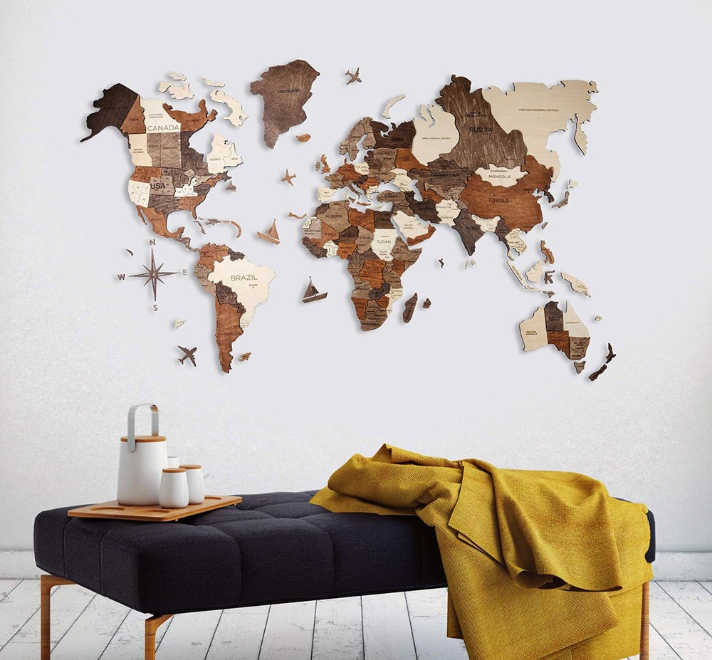 3D дерев'яна карта світу на стіні